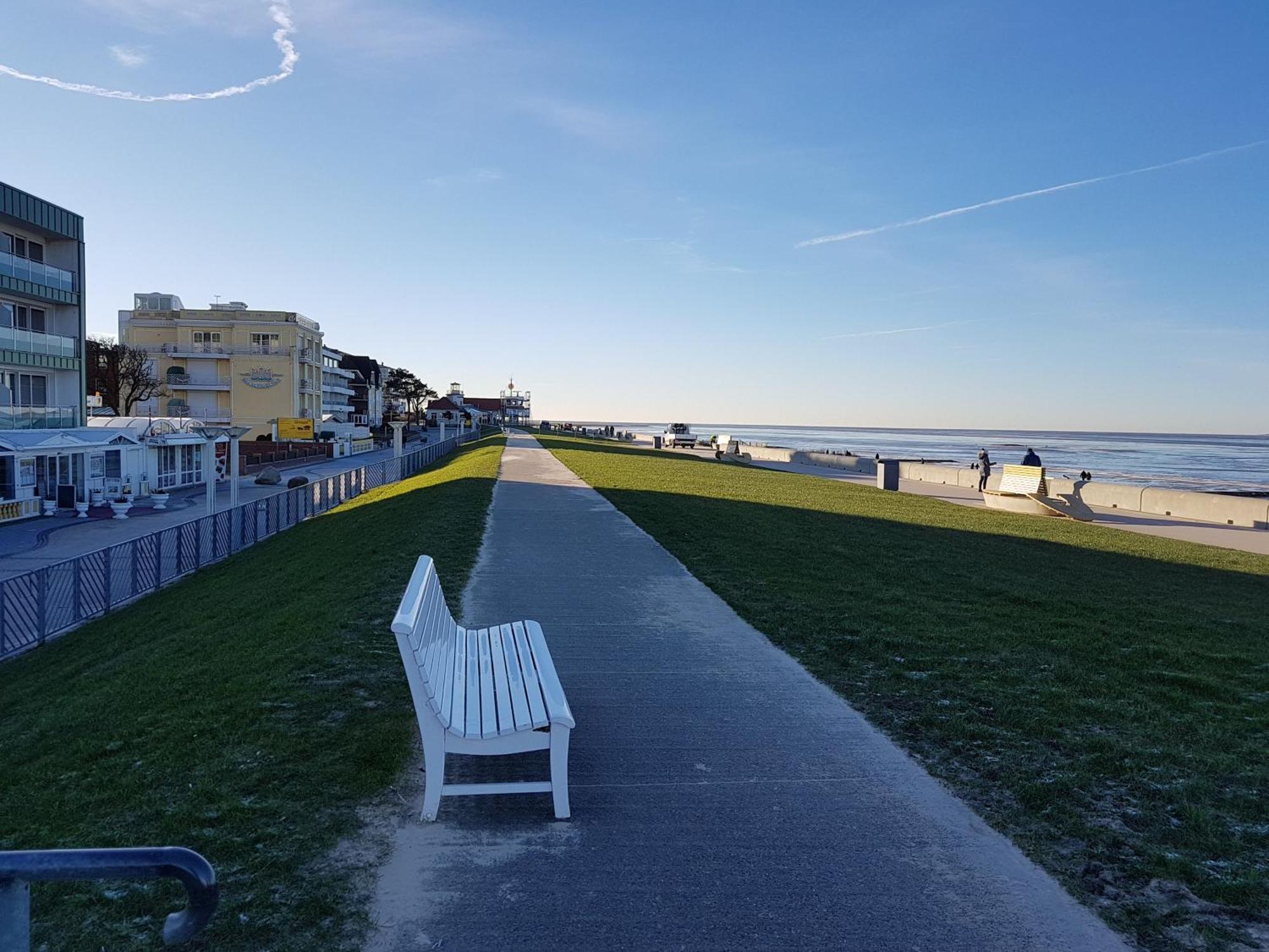 Gemuetliches Apartment Direkt Am Strand Cuxhaven Eksteriør billede